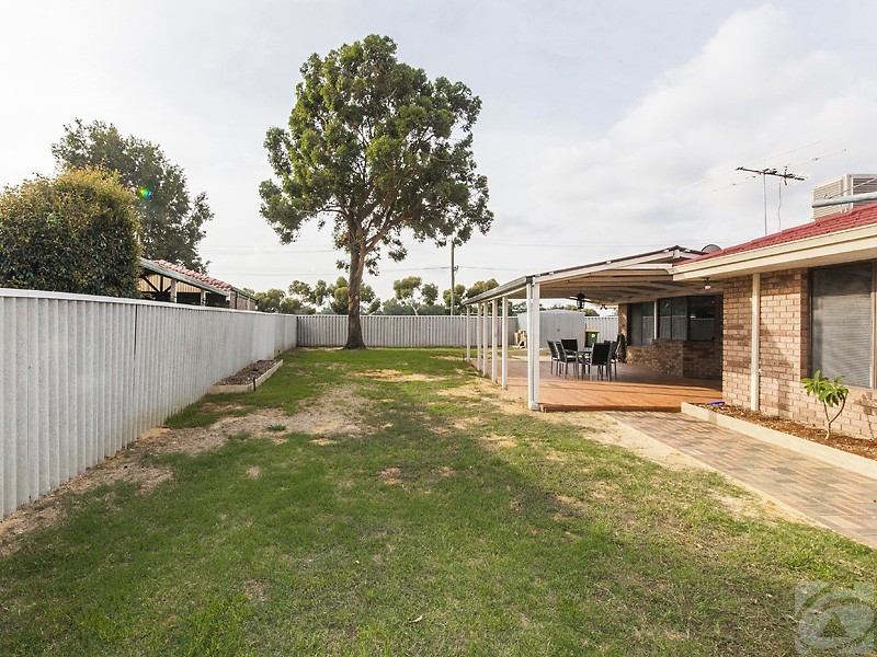 12 Ivanhoe Way, Camillo WA 6111