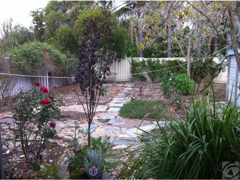 14b Nicholas St, Gosnells WA 6110