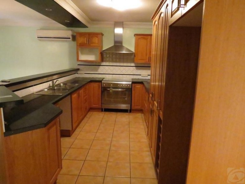 27 Buckingham Rd, Kelmscott WA 6111
