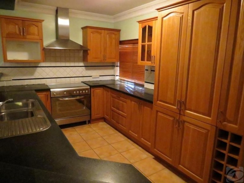27 Buckingham Rd, Kelmscott WA 6111