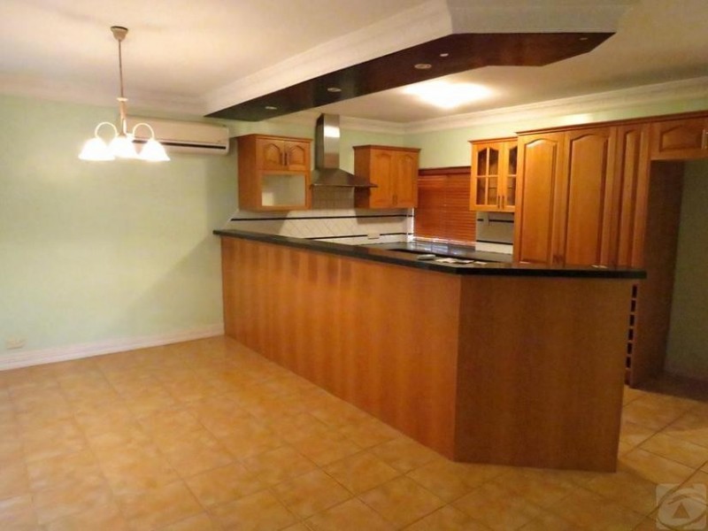 27 Buckingham Rd, Kelmscott WA 6111