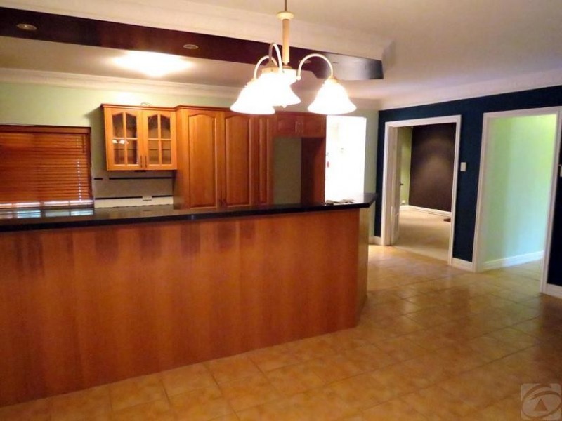 27 Buckingham Rd, Kelmscott WA 6111