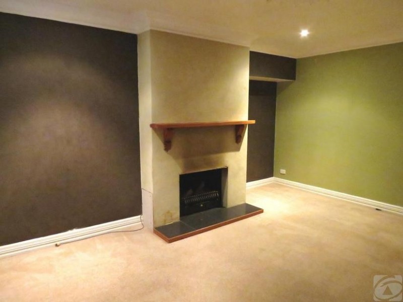 27 Buckingham Rd, Kelmscott WA 6111