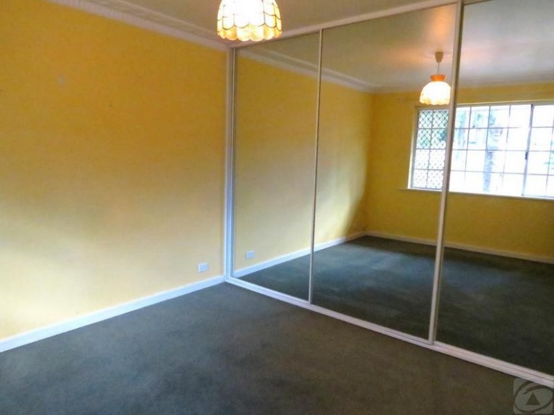 27 Buckingham Rd, Kelmscott WA 6111