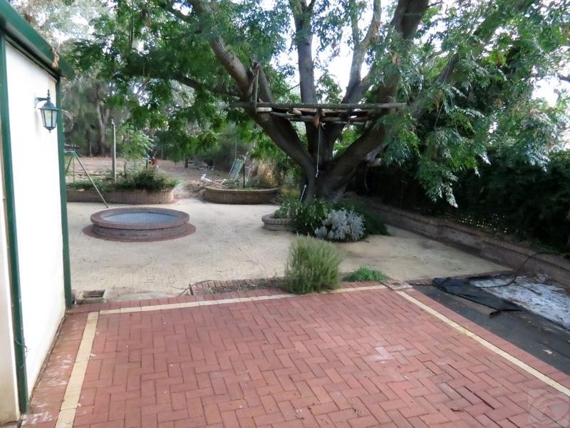 27 Buckingham Rd, Kelmscott WA 6111