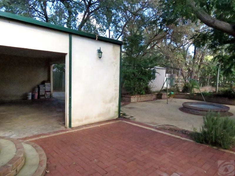 27 Buckingham Rd, Kelmscott WA 6111