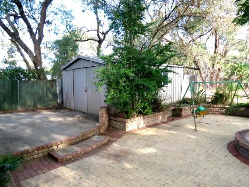 27 Buckingham Rd, Kelmscott WA 6111