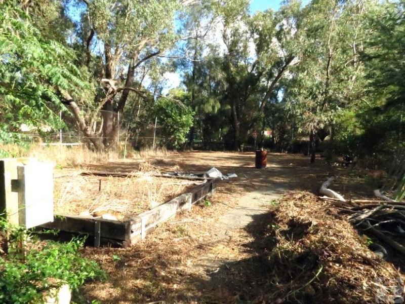 27 Buckingham Rd, Kelmscott WA 6111
