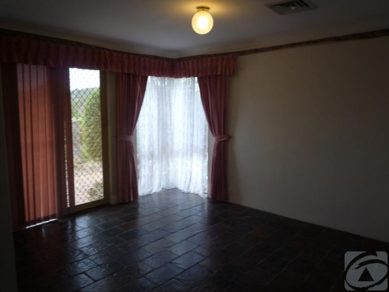 17 Looranah St, Mount Nasura WA 6112