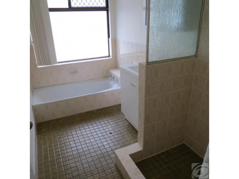 84 Ypres Rd, Camillo WA 6111