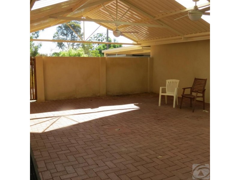 10 Dyer St, Kelmscott WA 6111