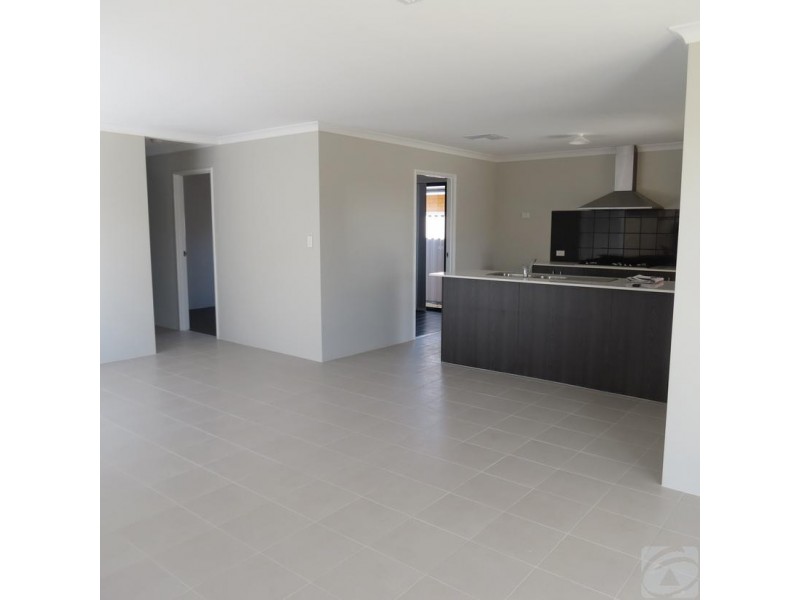 6 Montpellier Way, Piara Waters WA 6112