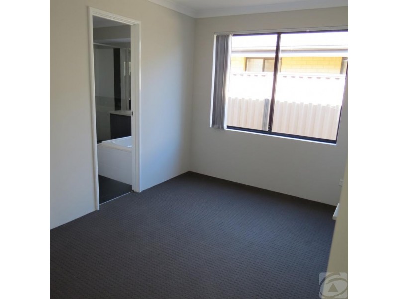 6 Montpellier Way, Piara Waters WA 6112