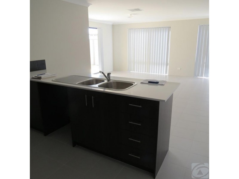 6 Montpellier Way, Piara Waters WA 6112