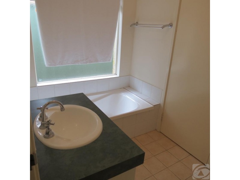 1/17 Devonshire Tce, Armadale WA 6112