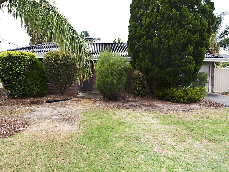 8 Montrose Cir, Camillo WA 6111