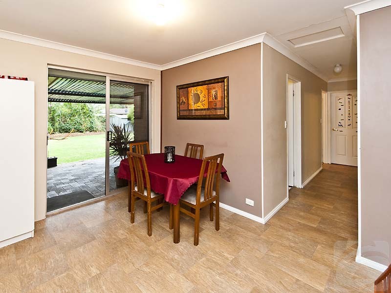 8 Montrose Cir, Camillo WA 6111