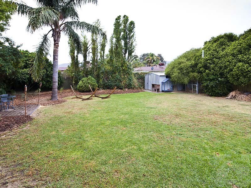 8 Montrose Cir, Camillo WA 6111