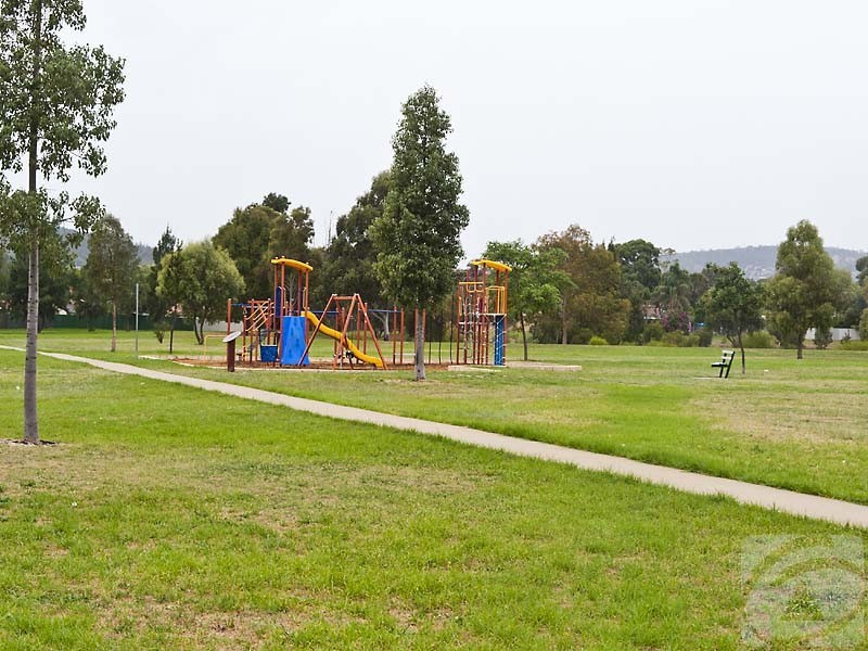 8 Montrose Cir, Camillo WA 6111