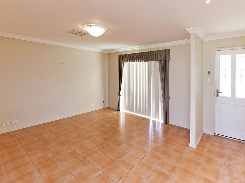 6 Wakehurst Pl, Kelmscott WA 6111