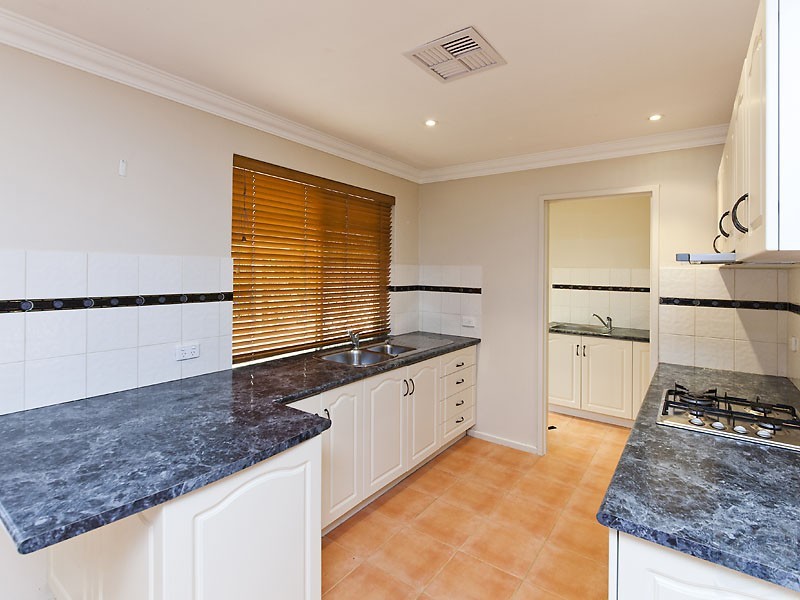 6 Wakehurst Pl, Kelmscott WA 6111