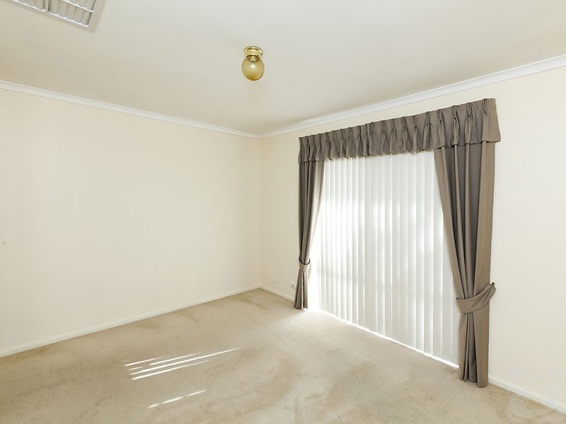 6 Wakehurst Pl, Kelmscott WA 6111