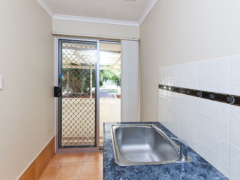 6 Wakehurst Pl, Kelmscott WA 6111