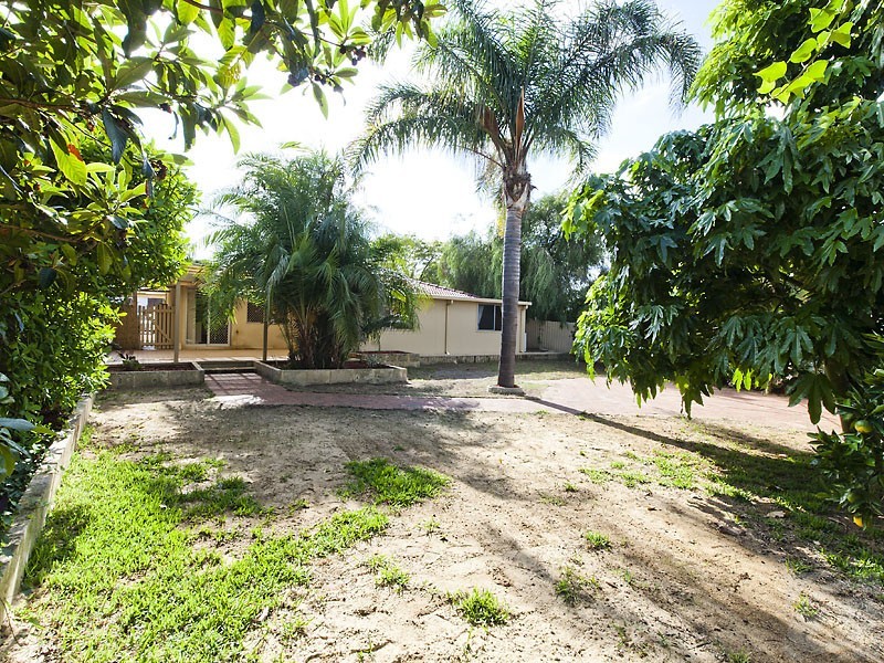 6 Wakehurst Pl, Kelmscott WA 6111