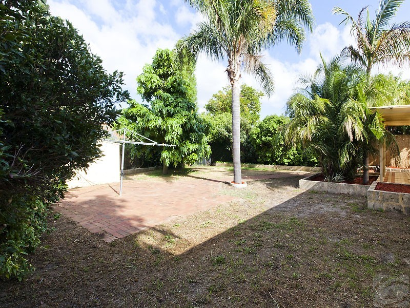 6 Wakehurst Pl, Kelmscott WA 6111