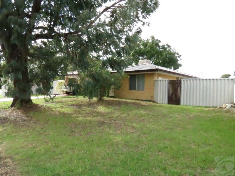 2 McGrath Pl, Seville Grove WA 6112