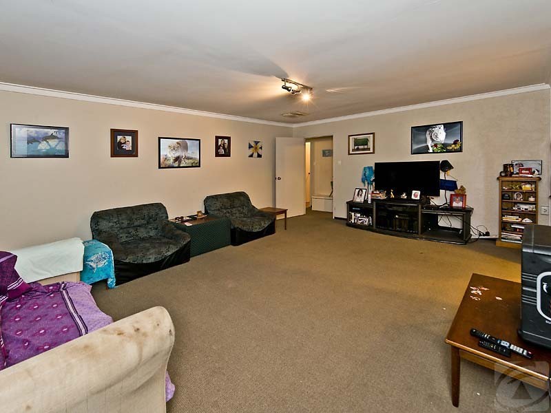 18 Selsdon Court, Camillo WA 6111