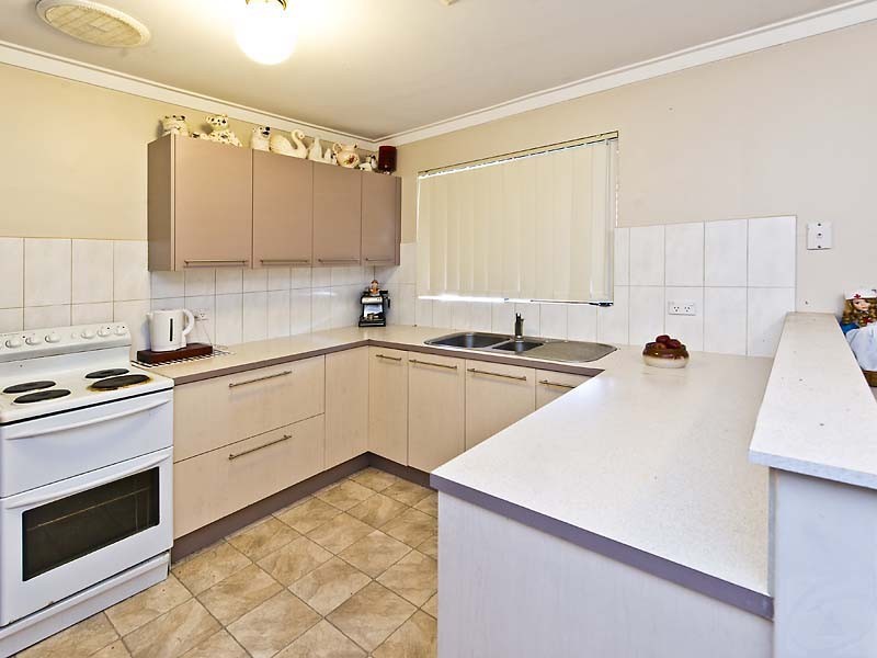18 Selsdon Court, Camillo WA 6111