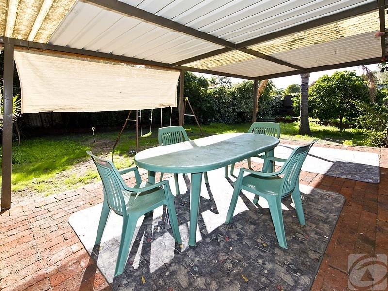 18 Selsdon Court, Camillo WA 6111