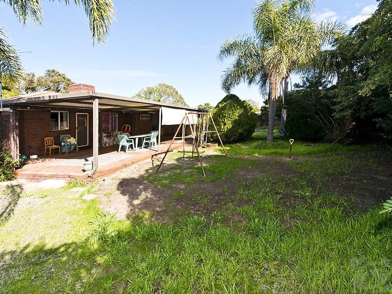 18 Selsdon Court, Camillo WA 6111