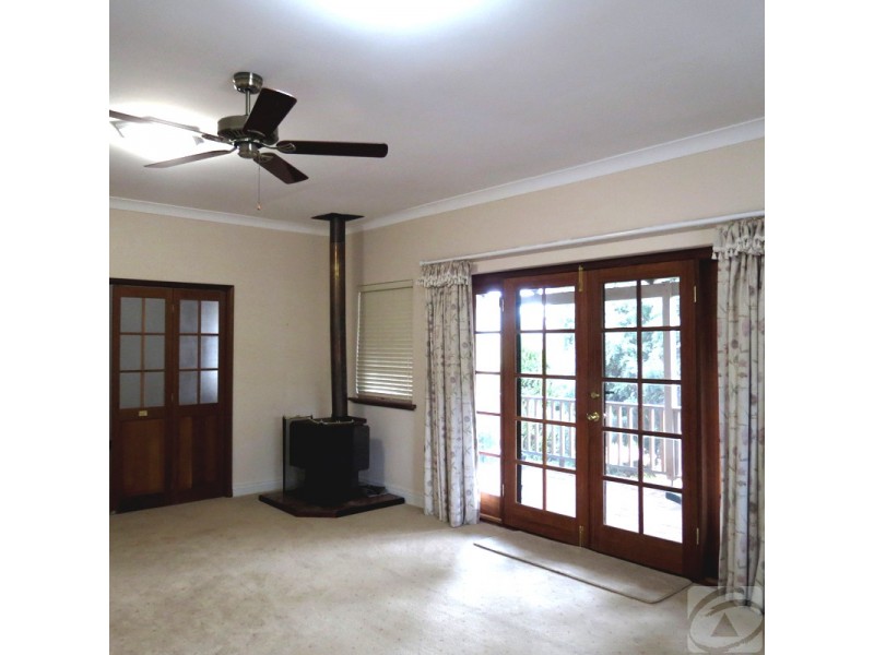 15 Peet Road, Roleystone WA 6111