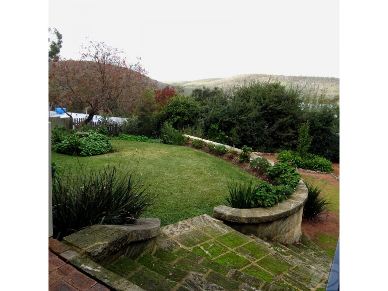 15 Peet Road, Roleystone WA 6111