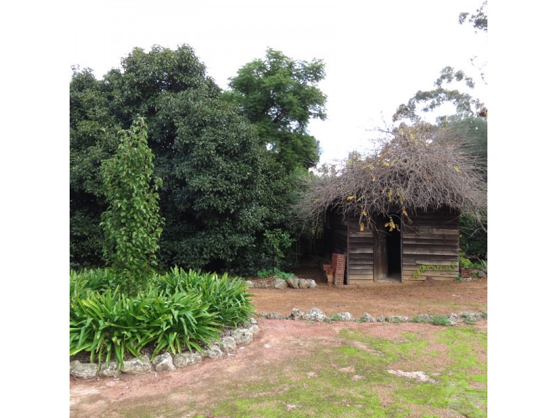 15 Peet Road, Roleystone WA 6111