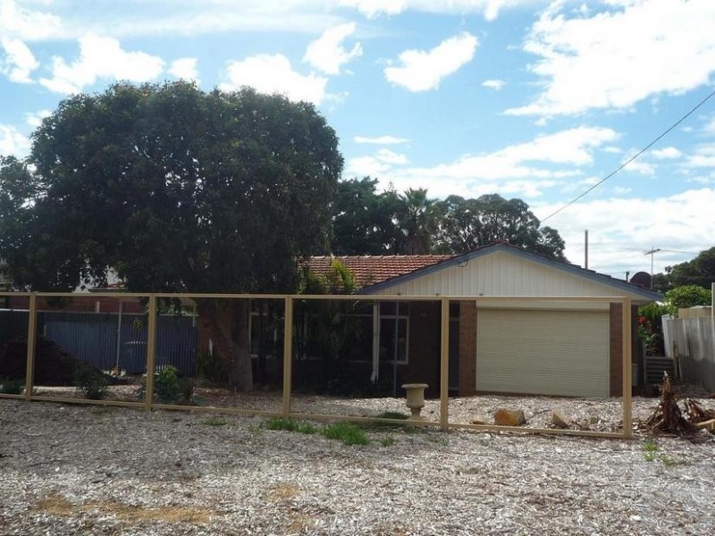 10 Kurrajong Way, Camillo WA 6111