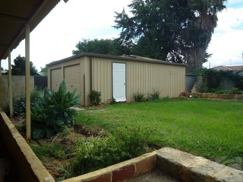 10 Kurrajong Way, Camillo WA 6111