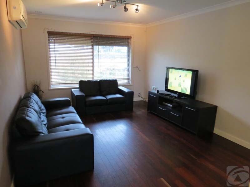 1 Vanston Ct, Kelmscott WA 6111