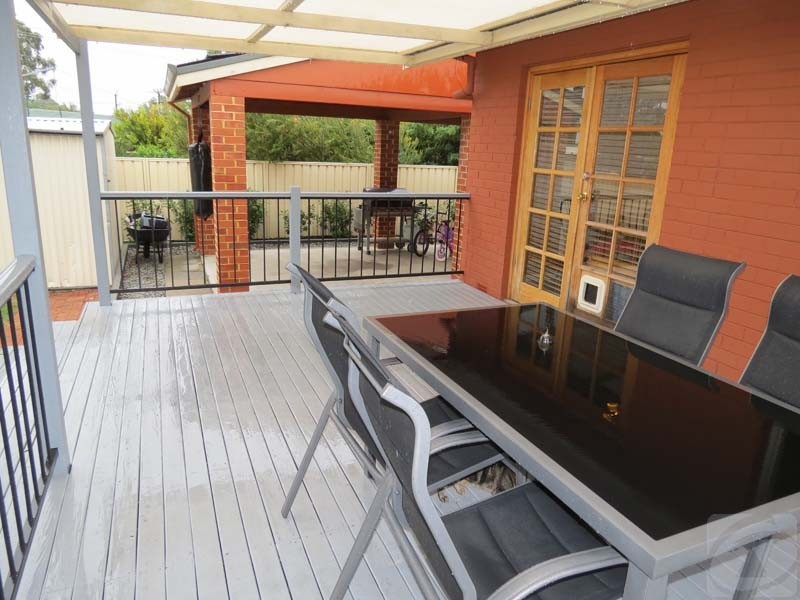 1 Vanston Ct, Kelmscott WA 6111