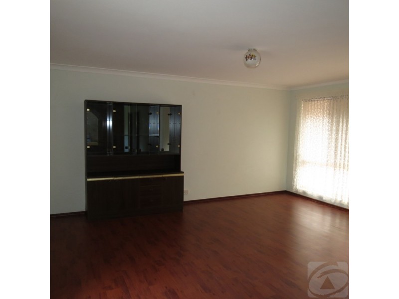 4 Doradel Ave, Mount Nasura WA 6112