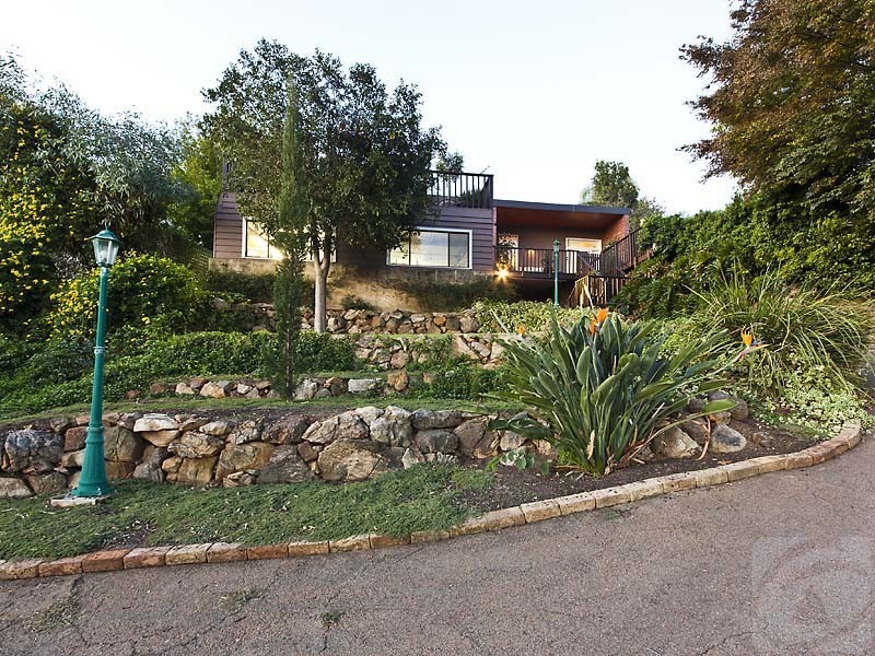 31 Derry Avenue, Mount Nasura WA 6112