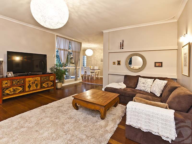 31 Derry Avenue, Mount Nasura WA 6112