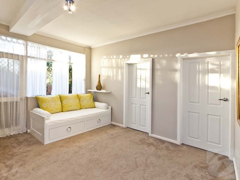 31 Derry Avenue, Mount Nasura WA 6112