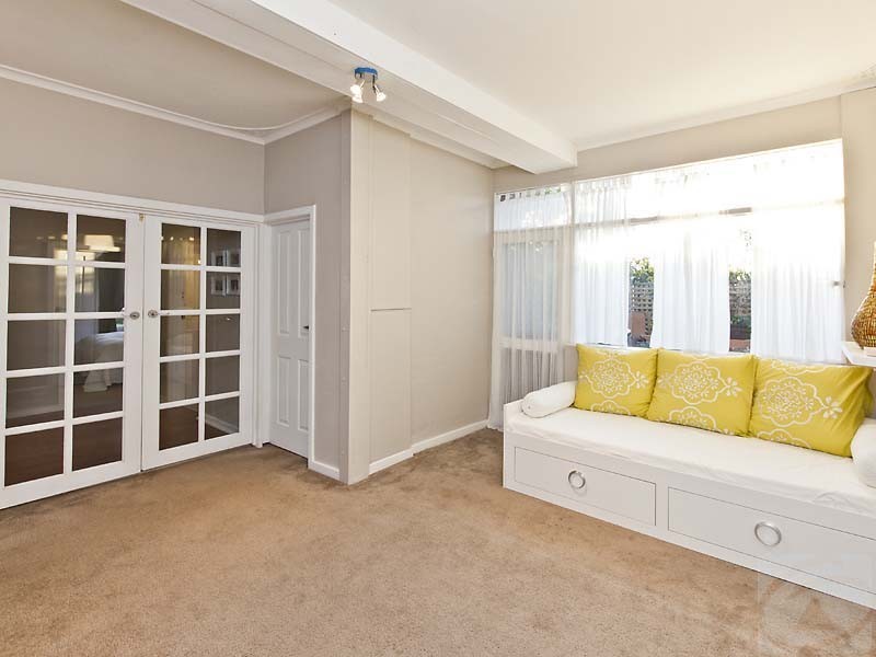 31 Derry Avenue, Mount Nasura WA 6112