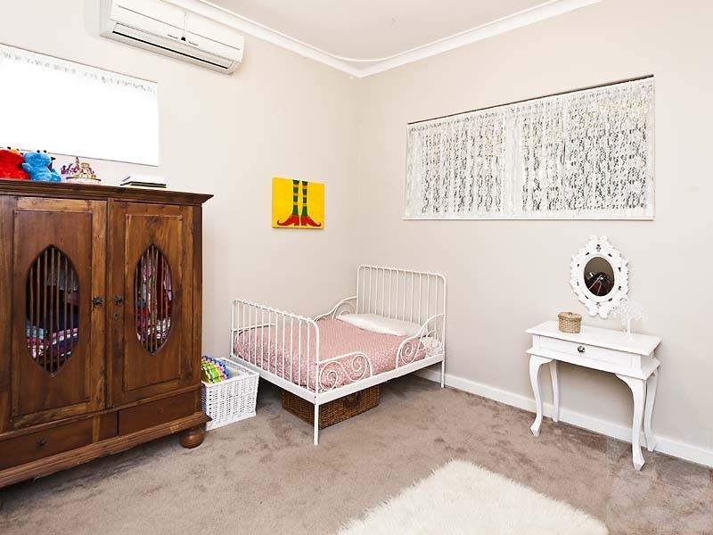 31 Derry Avenue, Mount Nasura WA 6112