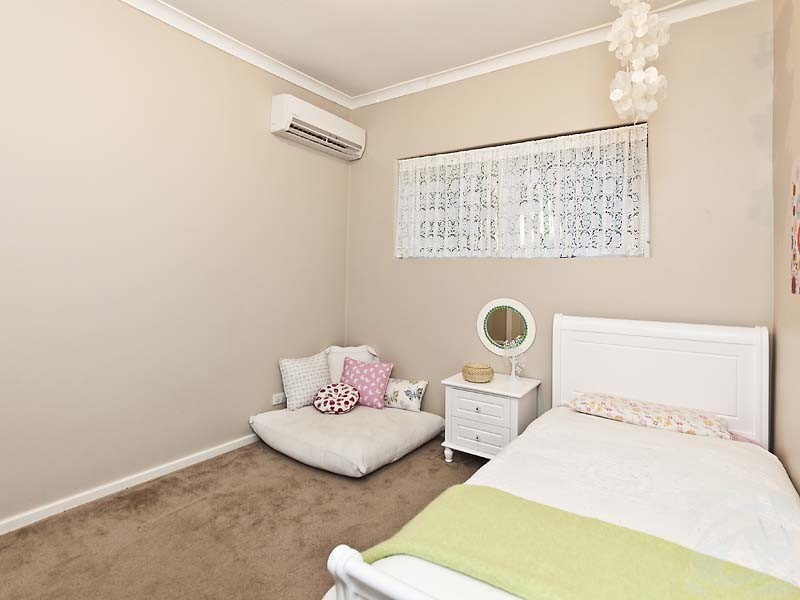 31 Derry Avenue, Mount Nasura WA 6112