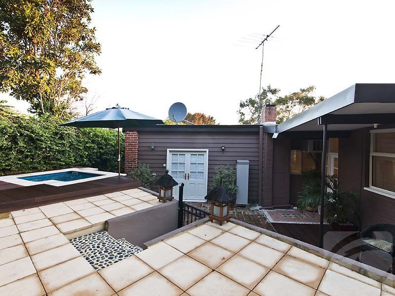 31 Derry Avenue, Mount Nasura WA 6112