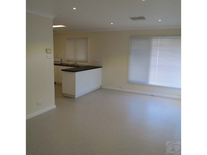 32 Grasmere Way, Kelmscott WA 6111